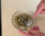 Foto del paso 1 de la receta: Rape en salsa de zanahorias, langostinos y arándanos