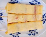 Hình bước làm 2 của món Ăn sáng với bánh mì sandwich xúc xích và trứng