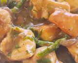 Foto del paso 8 de la receta: Chipirones y pechuga de pollo en salsa