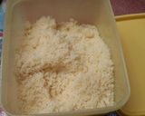 Foto langkah ke 5 dari resep Isian Roti : Keju gurih manis remah.
