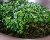 A picture of step 2 of Methi matar malai.