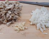 Foto del paso 1 de la receta Tortilla de setas al ajillo con chispa