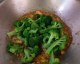 Foto langkah ke 3 dari resep Tumis Brokoli Telur.