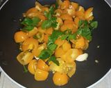 Foto del passaggio 2 della ricetta Filetto di sgombro con datterini gialli