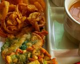 A picture of step 3 of Pakoray with Tea.