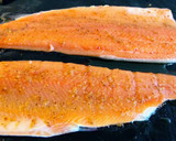 Foto del paso 4 de la receta: 153.🐟Trucha asalmonada al horno con mostaza y jamón🥓