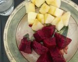 Foto langkah ke 1 dari resep Jus Buah Naga Merah Campur Apel.