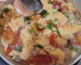Foto langkah ke 4 dari resep Tan Hua Tang (Sup Tomat Telur).