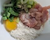 Foto langkah ke 2 dari resep Dadar Ayam Pokcoy Sambal Kecap.