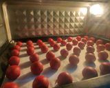 Foto langkah ke 3 dari resep Crumbl red velvet ball cookies.