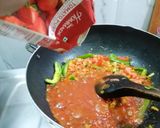A picture of step 2 of Red Sauce Pasta with Olives.