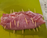 Foto del paso 3 de la receta: Rollitos de lomo a los dos jamones en salsa de setas