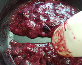 Foto del paso 3 de la receta: Mermelada de frutillas y arándanos sin azúcar 👶🏻🍓