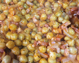 Foto del paso 4 de la receta: Garbanzos con bacon y cebolla