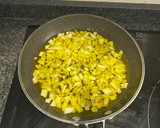 Foto del paso 1 de la receta: Bocata de alioli con tortilla de patata y longaniza