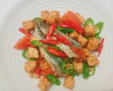 Foto langkah ke 6 dari resep Tumis Ikan Cuek dan Tempe.