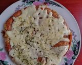 Foto del paso 3 de la receta: TORTILLA CON ATÚN TIPO PIZZA 😋😂