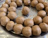 तिल गुड लड्डू (१५ मिनिट में बनने वाले तिल गुड लड्डू) (Til gud laddu recipe in Hindi) रेसिपी चरण 5 फोटो