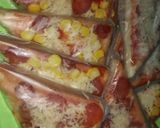 Foto langkah ke 4 dari resep Pizza simpel bekal sekolah.