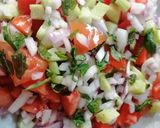 Φωτογραφία βήματος 2 της συνταγής Shirazi Salad σε κυπριακή πίτα