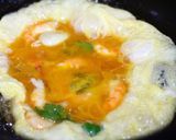 รูปขั้นตอนการทำที่ 3 ของ ไข่เจียวกุ้ง Prawn Omlet
