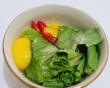 Foto langkah ke 1 dari resep Telur Dadar Sawi Cabe Merah.