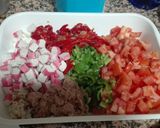 Foto del paso 1 de la receta: Ligera pipirrana de verano con queso
