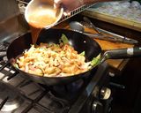 Foto del paso 8 de la receta: Pollo saltado con hongos shiitake y repollo chino