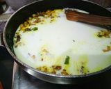 A picture of step 3 of Tadka Curd Curry.