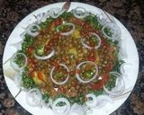 A picture of step 1 of Masaledar chatpaty kaly chane.