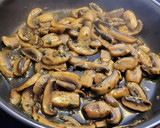 Foto del paso 3 de la receta: Hojaldres de champiñones y queso