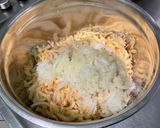 Une image de l'étape 4 de Gratin de pommes de terre aux harengs en conserve tomate et oignons.