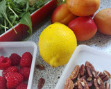 Foto del paso 1 de la receta: Ensalada de hinojo y frutas con flores de rúcula