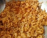 A picture of step 2 of Veg aata maggi bhel.