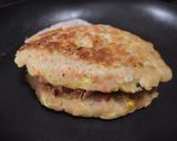 Foto del paso 3 de la receta: Pancakes🥯salados de vegetales🍗rellenos🫑de pollo y queso🧀🥑🧅