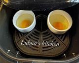 A picture of step 2 of AIR FRYER POACHED EGGS:.