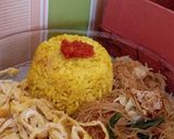 Foto langkah ke 3 dari resep Nasi kuning instan.