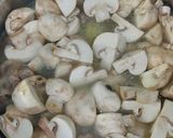 Hình bước làm 4 của món Canh khoai tây, nấm mỡ, xương đuôi heo
