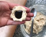Foto del paso 4 de la receta: Cookies rellenas y con chips de choco 🍫 🍪