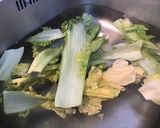 Une image de l'étape 1 de Chou pak choi aux poivrons jaunes,lard,tomates et oignon rouge.