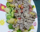 Foto langkah ke 4 dari resep Brocoli & potatoes with beef carbonara sauce.