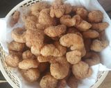 Foto del paso 3 de la receta: Camarones rebozados y fritos con bastoncitos de queso