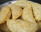 A picture of step 6 of Mava gujiya.