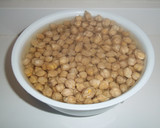 Foto del paso 1 de la receta: Garbanzos en cocción y carne guisada