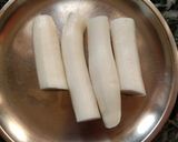 A picture of step 2 of Mooli parantha.