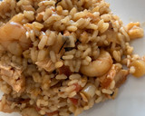 Foto del paso 5 de la receta: Arroz exprés de salmón y gambitas