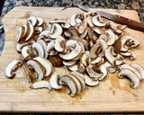 Foto del paso 3 de la receta: Pizza rústica con butifarra y champiñón