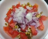 मिक्स स्प्राऊट सॅलड (mix sprouts salad recipe in marathi) रेसिपी स्टेप 2 फोटो