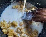 Foto langkah ke 3 dari resep Creamy Cauliflower Soup.
