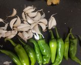 A picture of step 1 of Green chilli chutney.